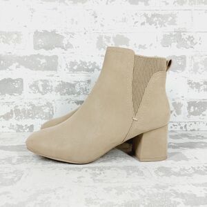 New MI AMORE Lisha in Stone Wide Chelsea Boot  O64